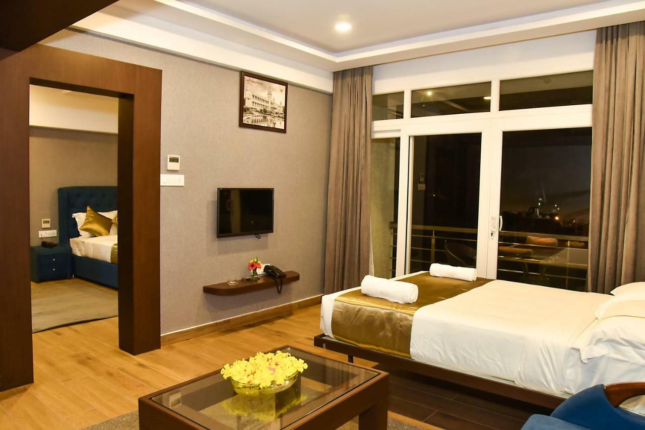 Silver Oak Hotel Mysore Exterior foto